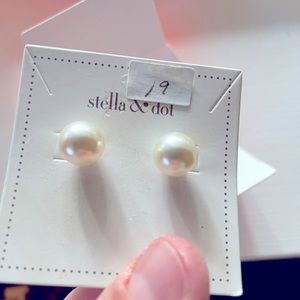 Stella and dot Deja Vu Stud earrings